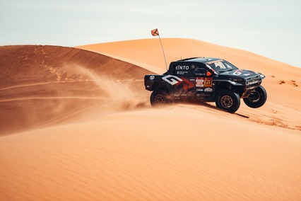 Toyota gana la Etapa 8 del Dakar con Variawa y Lategan, Sainz aguanta el ritmo de Al-Attiyah