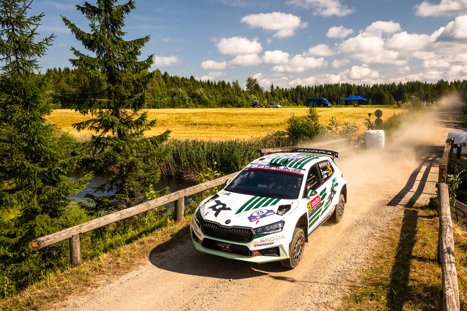 Robert Virves aprovecha el agua para dominar el WRC2 en Finlandia