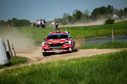 Un desatado Martins Sesks doblega a Hayden Paddon y lidera el Rally de Polonia