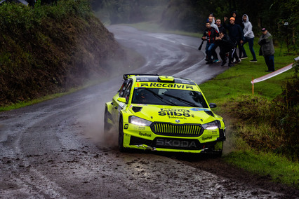 Una salida obliga al abandono de José Antonio "cohete" Suárez en el Rallye de casa