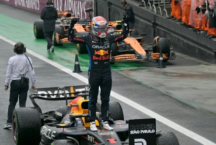 Verstappen gana y Norris se hunde