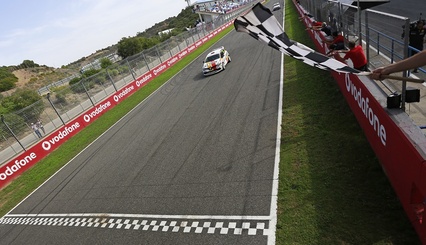 Victoria y subcampeonato para Mikel Azcona