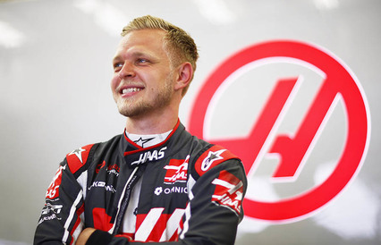 Vídeo: Los integrantes del equipo Haas reciben con alegría a Kevin Magnussen