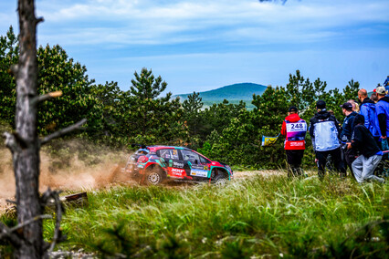 Vídeo: Max McRae y una reparación a toda prisa en el Rally de Hungría 2025