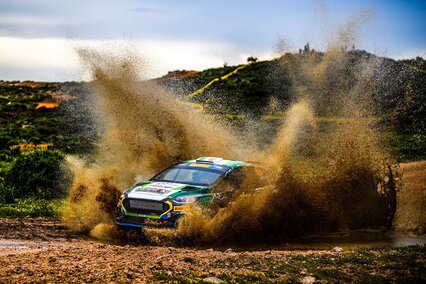 William Creighton se lleva la victoria en el Rally de Italia-Cerdeña en una nueva debacle del JWRC