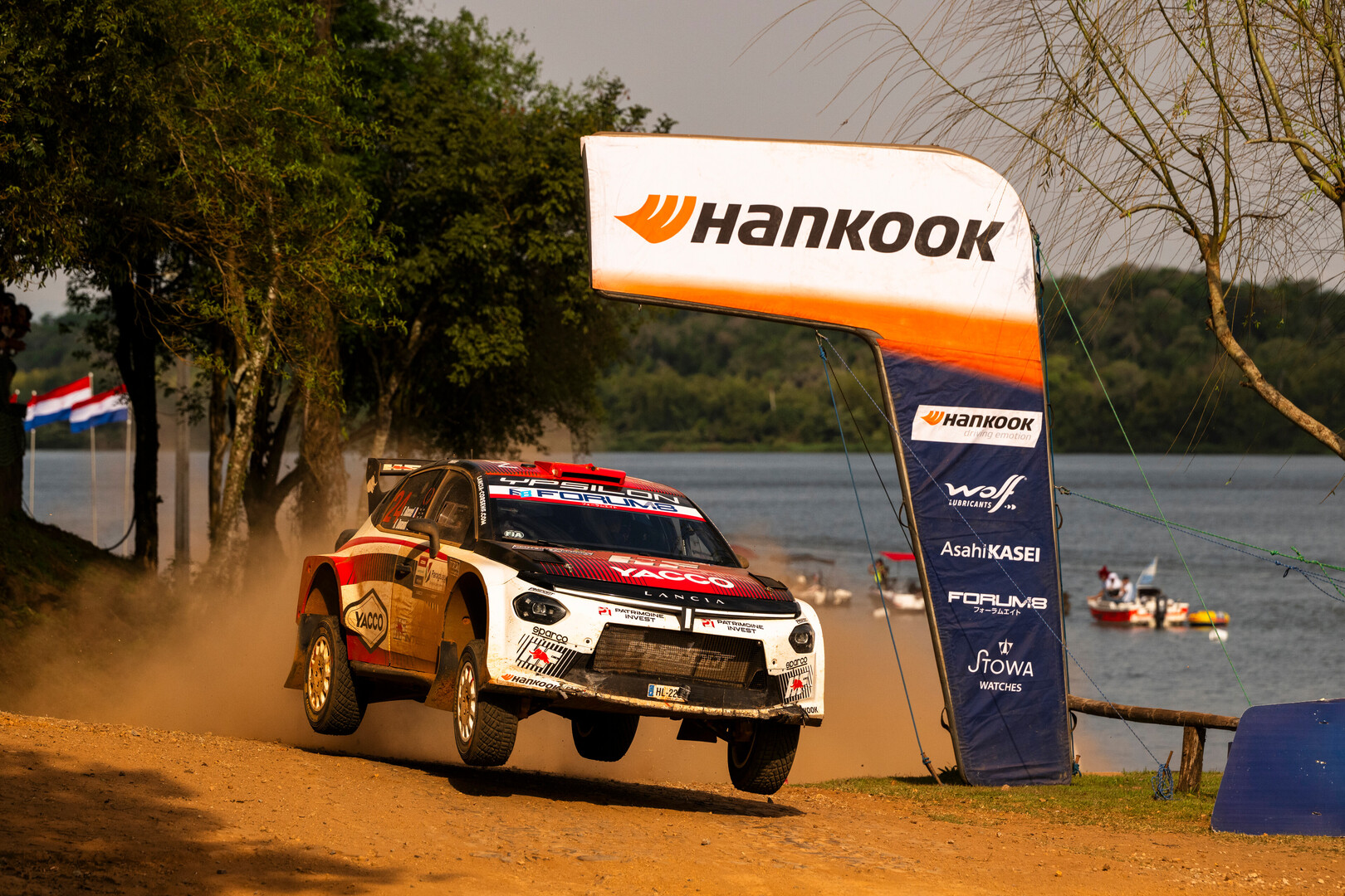 Rossel y Gryazin conquistan para Lancia Corse HF el título de equipos de WRC2