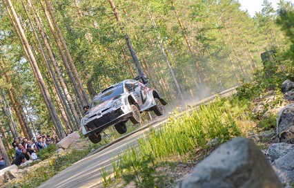Kalle Rovanperä toma el mando en una frenética mañana de viernes