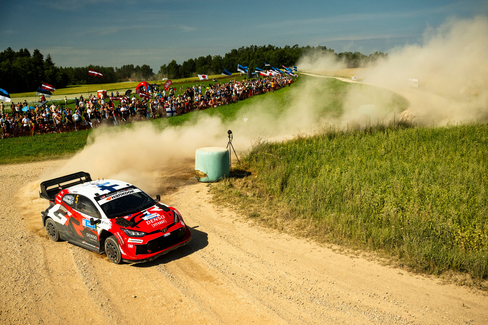 Sami Pajari pone la directa en busca de su primera victoria en el WRC