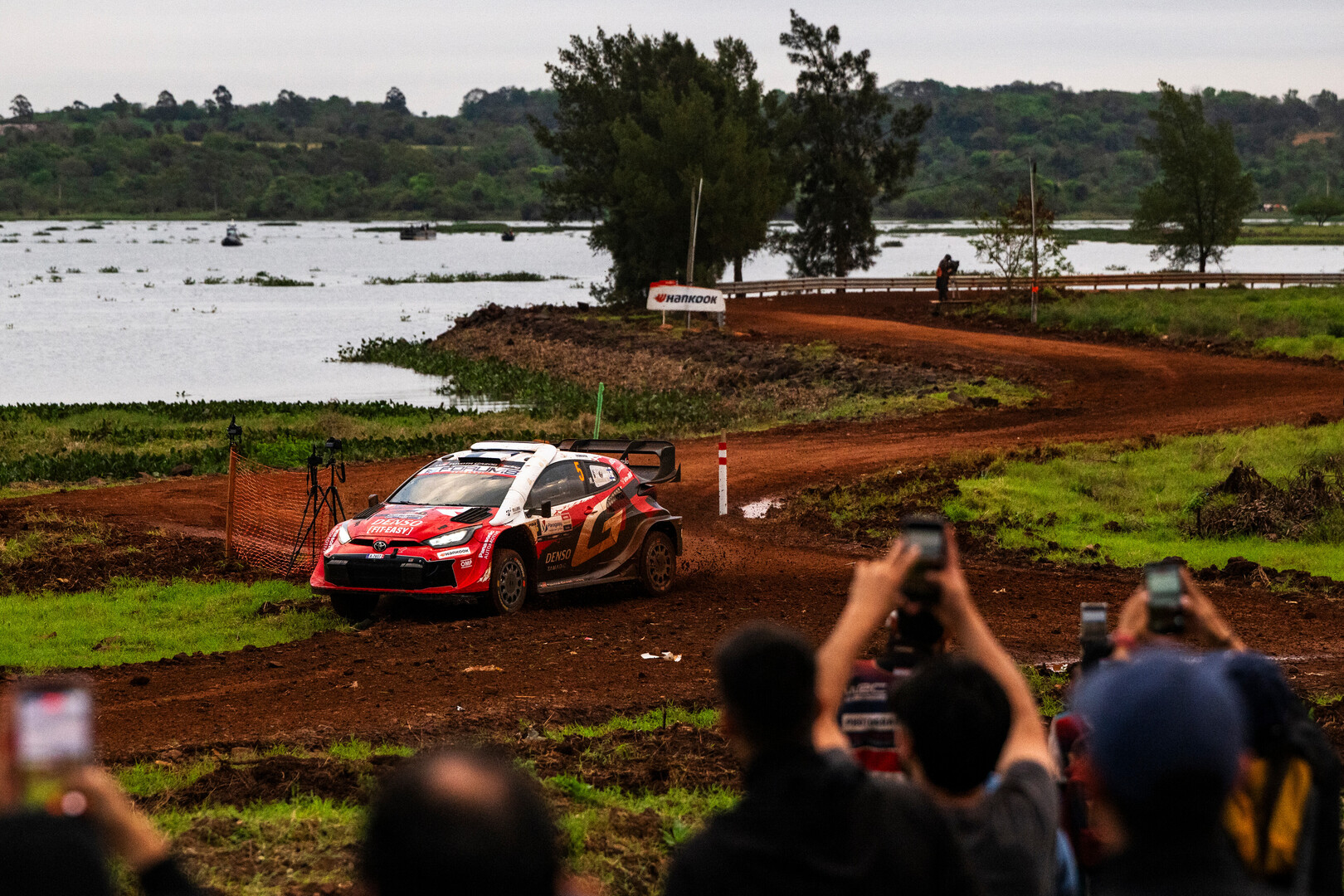 Evans y Pajari, Chile acoge una nueva batalla por el título del WRC
