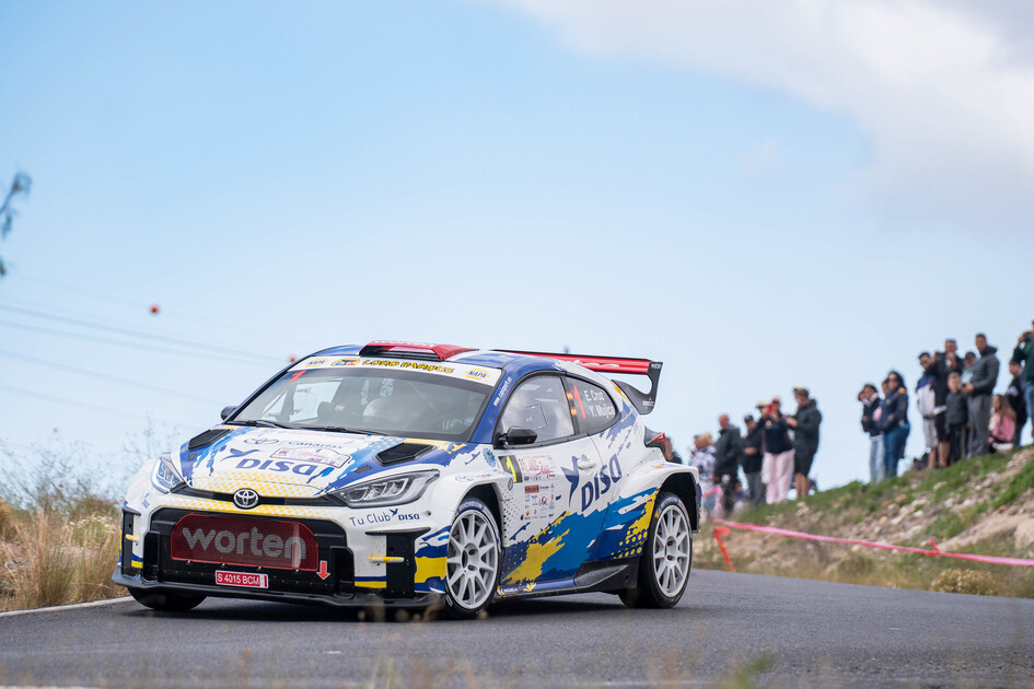 Enrique Cruz doblega a Lukyanuk y se hace con la victoria en el Rallye Villa de Adeje