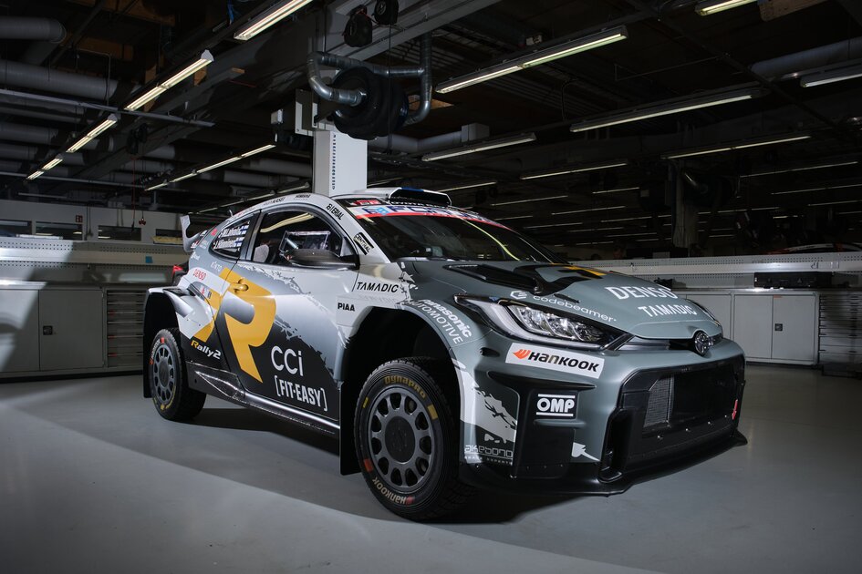 Jari-Matti Latvala muestra decoración especial de su Toyota para el Rally de Finlandia 2026