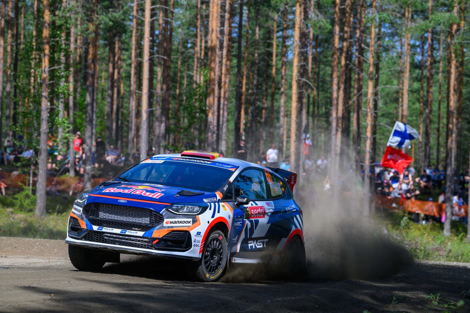 Gil Membrado resiste al mando del Junior WRC y WRC3 en Finlandia